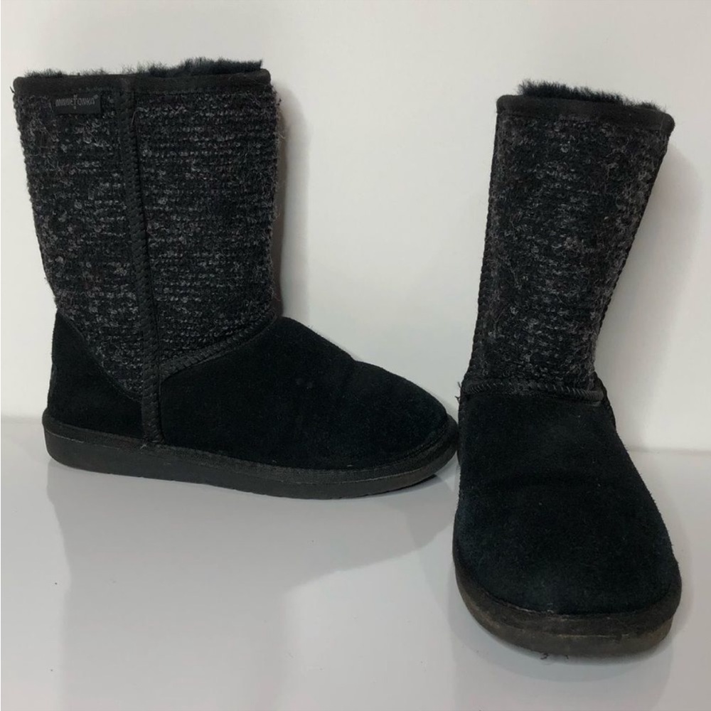 Minnetonka Women's Black Gray Suede Sheepskin Fur Lined Ankle Boots 86510 Sz 6